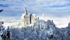 Замок Нойшванштайн снаружи в зимнее время