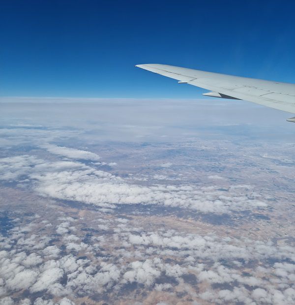 Вид из иллюминатора самолета