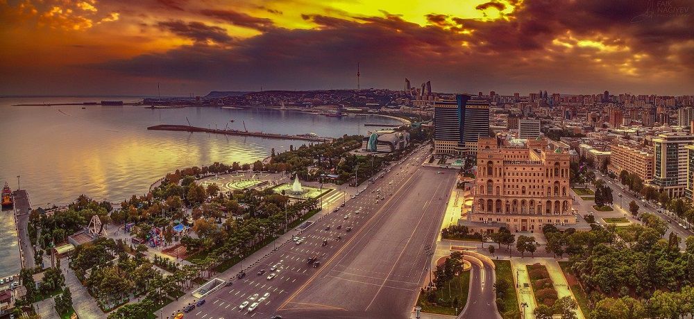 Каспийское море в Баку (Азербайджан)
