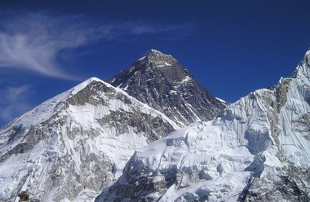 Джомолунгма (Эверест) - самая высокая гора в мире