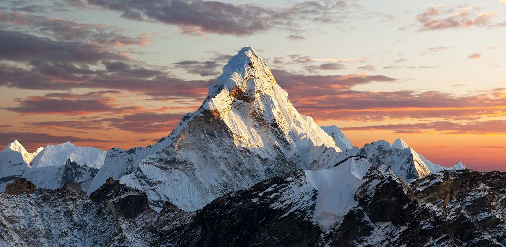 Эверест (Джомолунгма) - самая высокая гора в мире